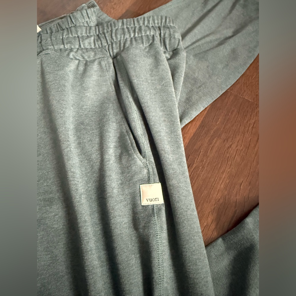 Vuori Women’s DreamKnit Performance Jogger - Picture 2 of 11